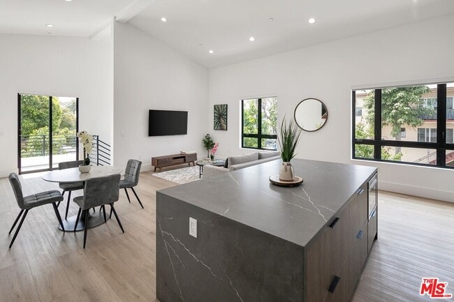 Building Photo - 1236 N Spaulding Ave