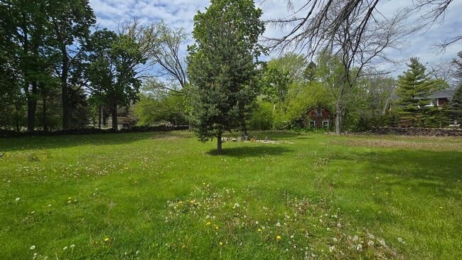 Building Photo - 1401 W Brown Deer Rd