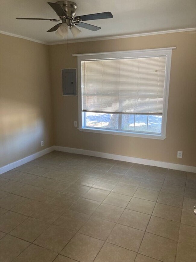 Building Photo - Biloxi 3 Bedroom