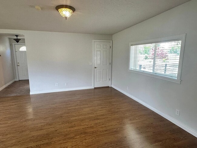 Building Photo - 515 W 100 S