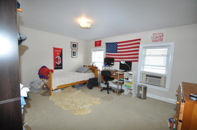 Building Photo - Spacious Fully Renovated 4BR Home with 2 Full Baths – Prime Manayunk Location!