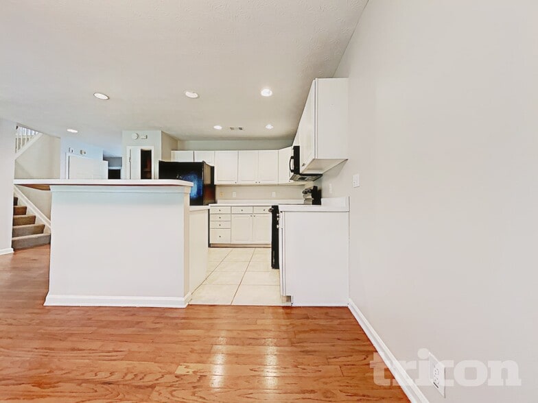 Building Photo - 2440 Lunetta Ln