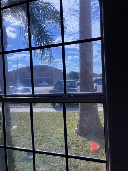 Building Photo - 910 English Ave