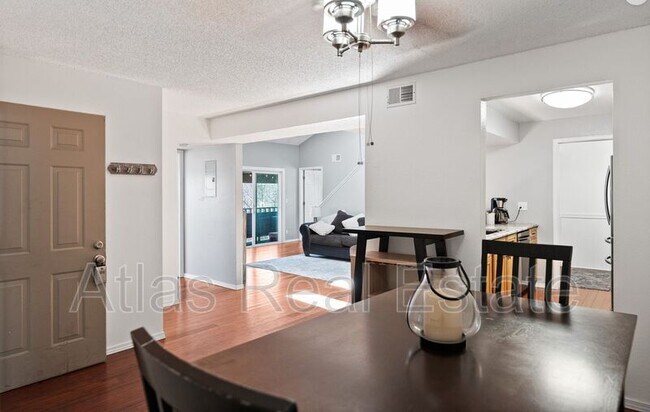 Building Photo - 12024 W Cross Dr