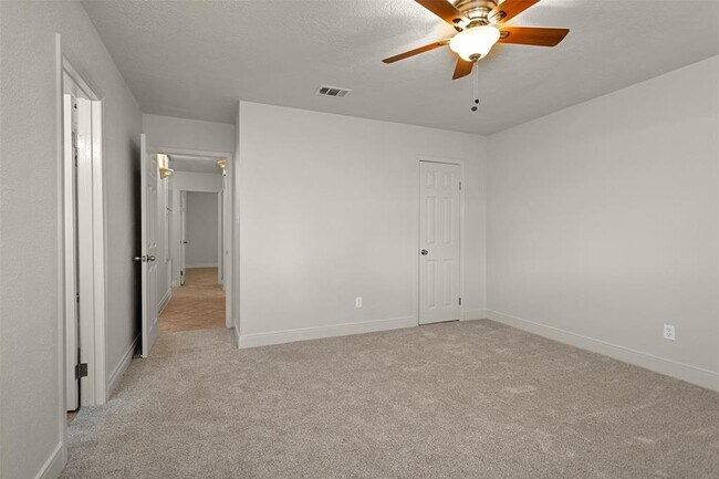 Building Photo - 9810 Kiwi Ln