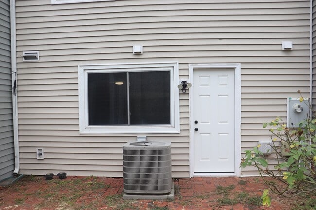 Building Photo - For Rent – Renovated 3BR Home in Providenc...
