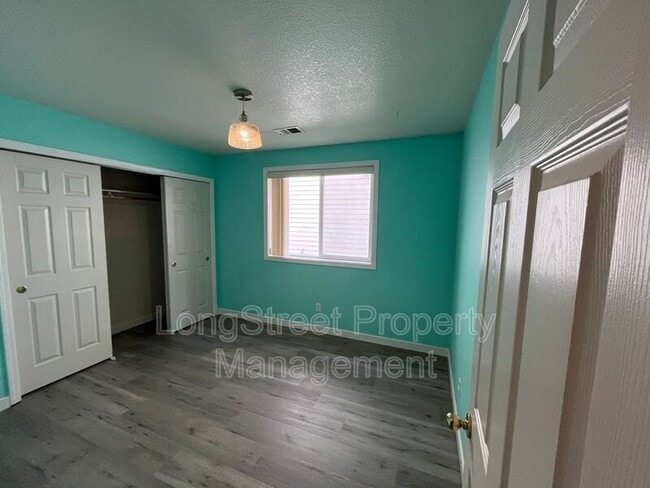 Building Photo - 523 SE 59th Ct