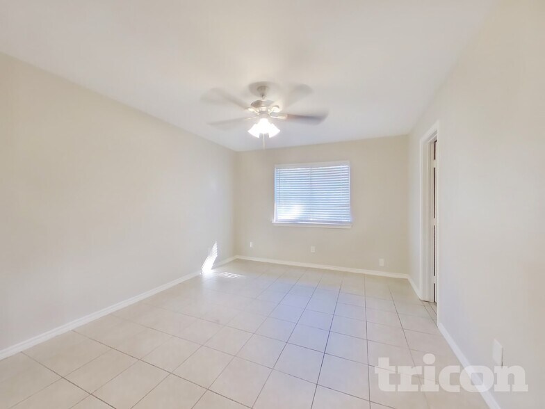 Building Photo - 1718 Kingston Dr