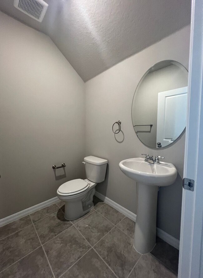 Building Photo - Gorgeous Brand New 3/2.5 Townhome