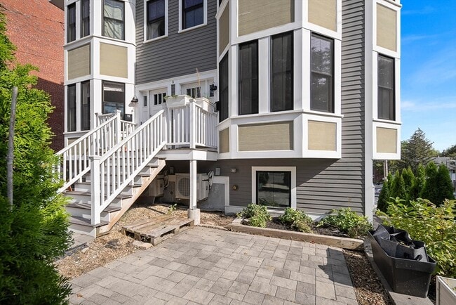 Building Photo - 9 Cedar St