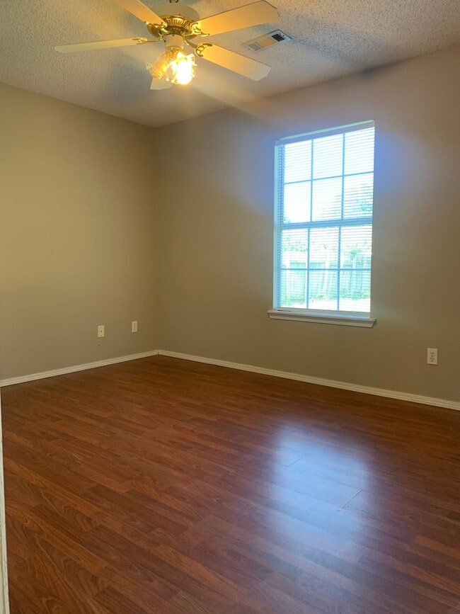 Building Photo - 277 Christy Ln