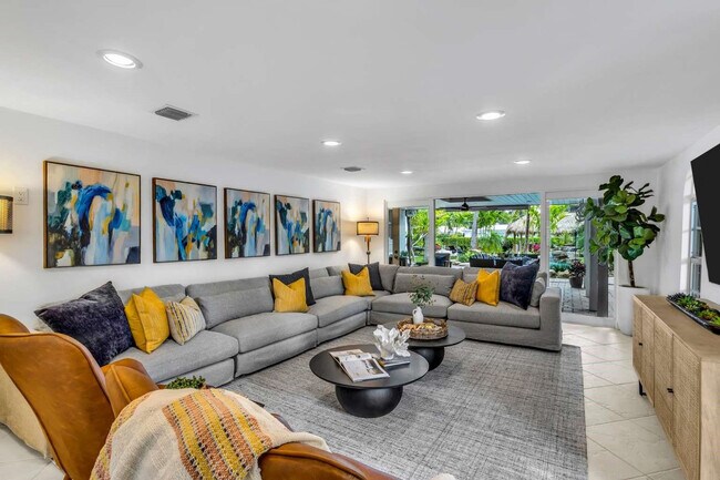 Building Photo - 2004 NE 17th Way