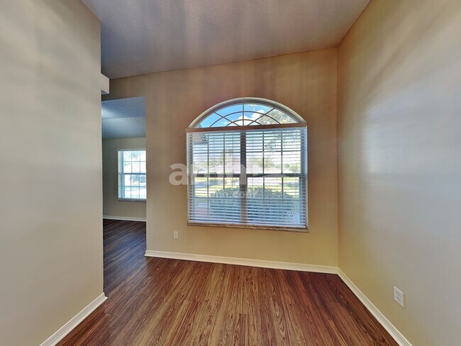 Building Photo - 1915 Breckenridge Blvd