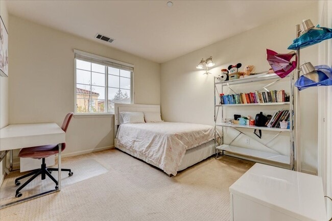 Building Photo - UPGRADED HOME IN HIGHLY CENTRAL SETTING.  RARE 3-BED/3-BATH FLOOR PLAN!