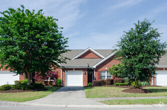 Building Photo - 204 Hilliard Ct