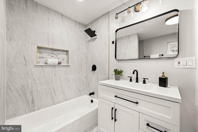 Building Photo - 5113 W Thompson St