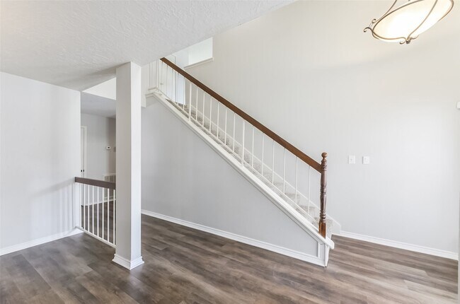 Building Photo - 16606 Burlcreek St
