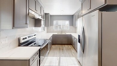 Building Photo - Carruth Ave &amp; Home Ave