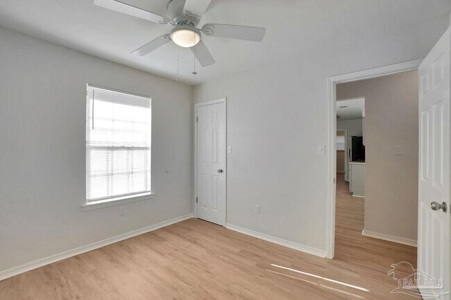 Building Photo - 10601 Silver Creek Dr