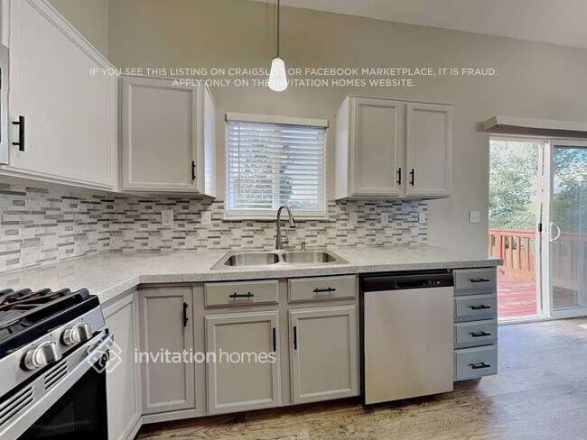 Building Photo - 616 Scotch Pine Dr