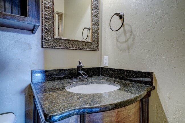 Building Photo - 812 Ryan Rd