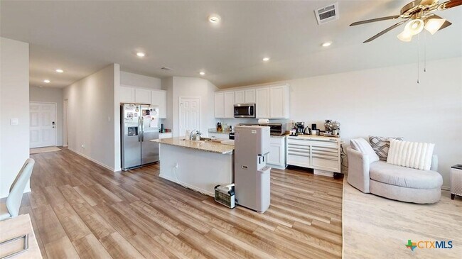 Building Photo - 10016 Avendesora Rd