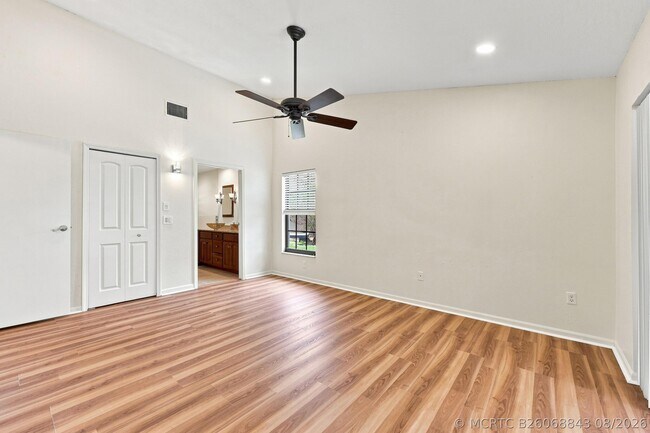 Building Photo - 10798 Cypress Bend Dr