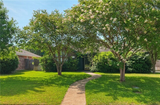 Building Photo - 1400 Front Royal Dr