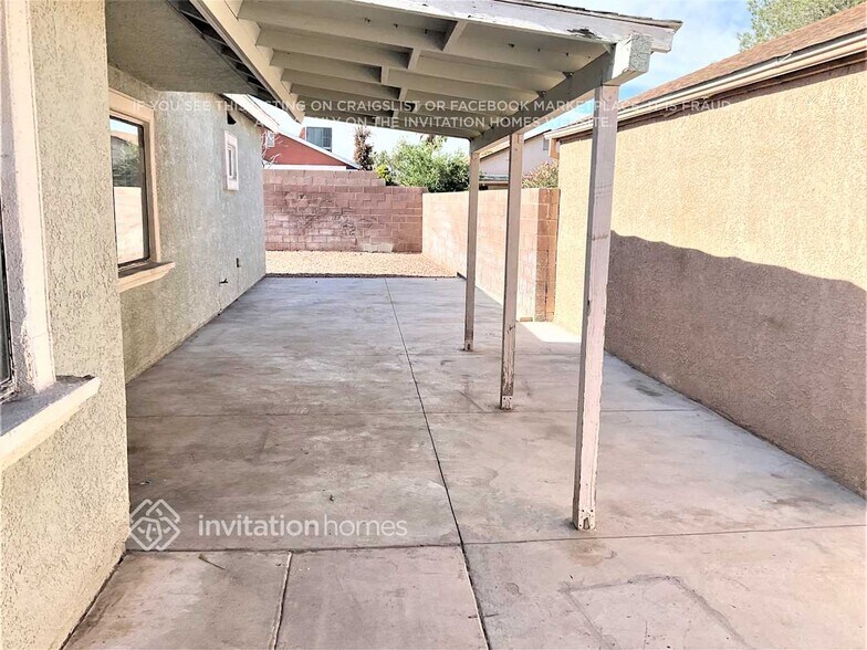 Building Photo - 7250 Topeka Dr