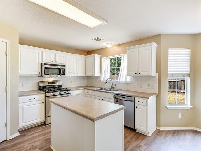 Building Photo - 14440 Lilley Brook Cove