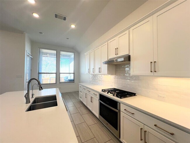 Building Photo - 6124 Teodoro Bend