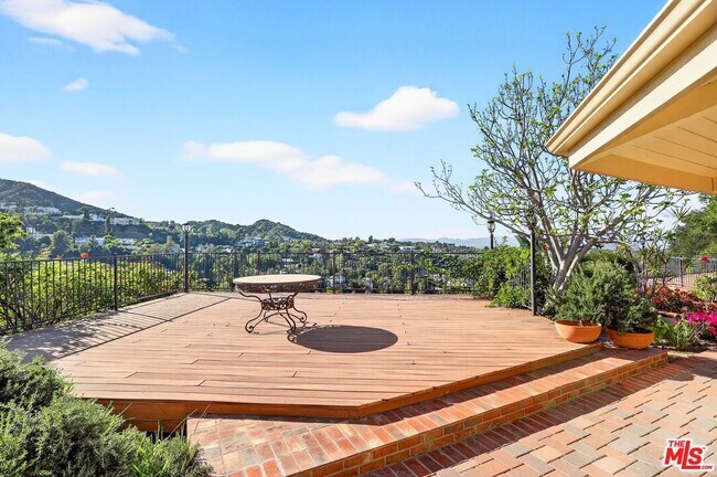 Building Photo - 3713 Dellvale Pl