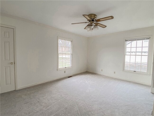 Building Photo - 255 Starritt Ln