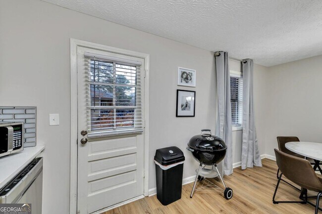 Building Photo - 160 Booth Rd SW