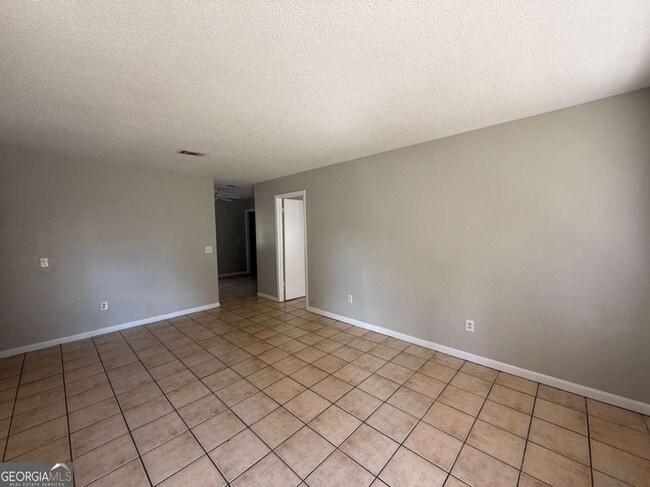 Building Photo - 240 Deerwood Dr