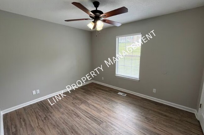 Building Photo - 107 Laferry Ln