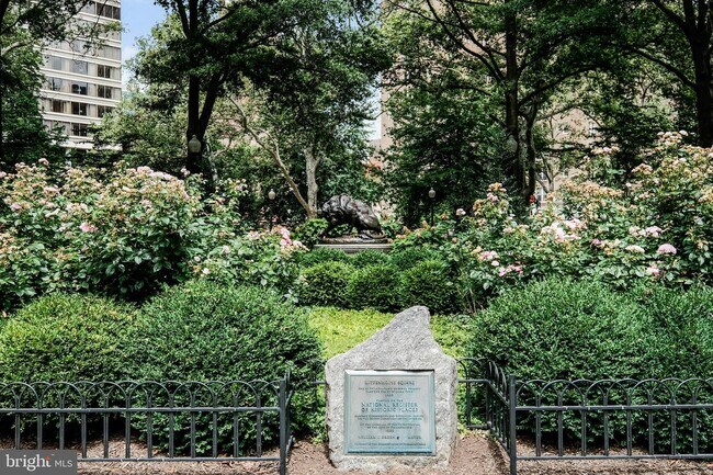 Building Photo - 204 S 17th St