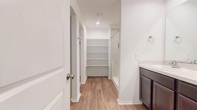 Building Photo - 16873 Short Pnes Dr