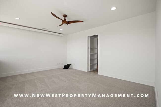 Building Photo - Exquisite Pacific Beach 4 bedroom located on a quiet cul-de-sac in the coveted Floral Terrace com...