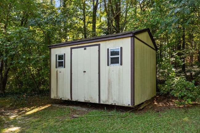 Building Photo - 3 Bed 2 Bath Just Outside Downtown Lilling...