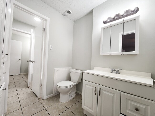 Building Photo - 8848 Kempwood Dr