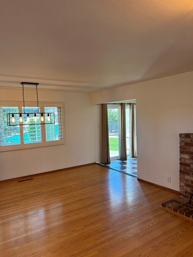Building Photo - 2634 Emma Dr