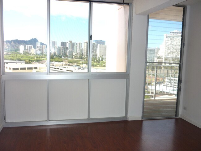 Building Photo - 2439 Kapiolani Blvd