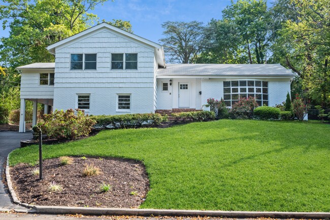 Primary Photo - 17 Vista Dr