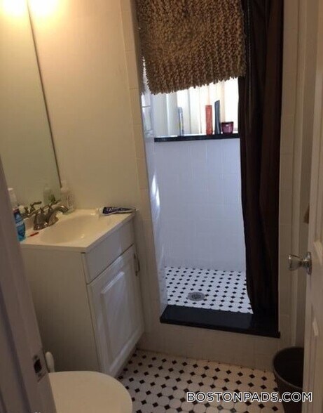 Building Photo - 26 Hemenway St