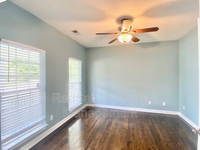 Building Photo - 13326 Harbor Dr