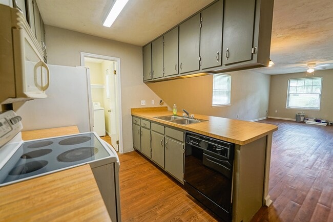 Building Photo - 2230 Mandrell Ct