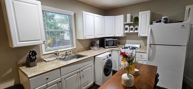 Kitchen - 44 Kenyon Ave