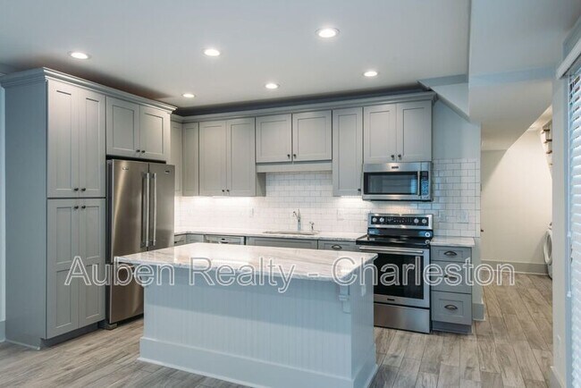 Building Photo - 10 Orrs Ct