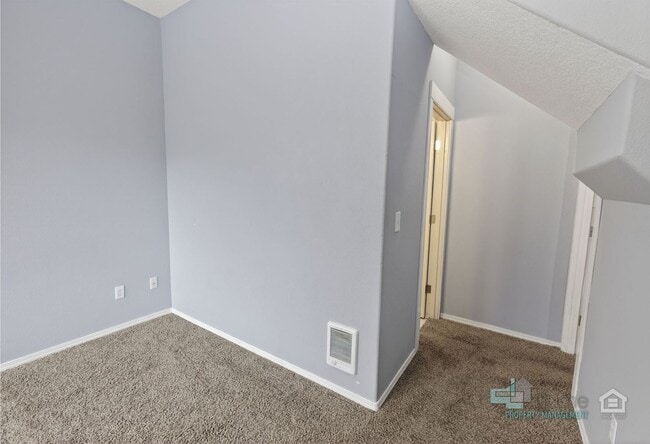 Building Photo - 1-Bed/1-Bath Cozy Living in the Heart of Sandy